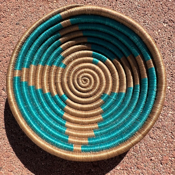 African Hand Woven Baskets 6- 7” Assorted colors available - Picture 5 of 8